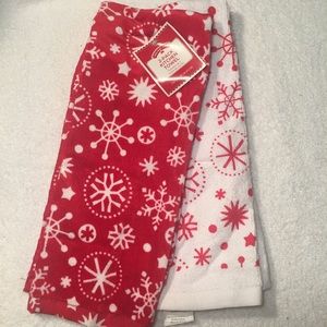 NWT 2 Pack Kitchen Towels Holiday Time snowflakes ❄️